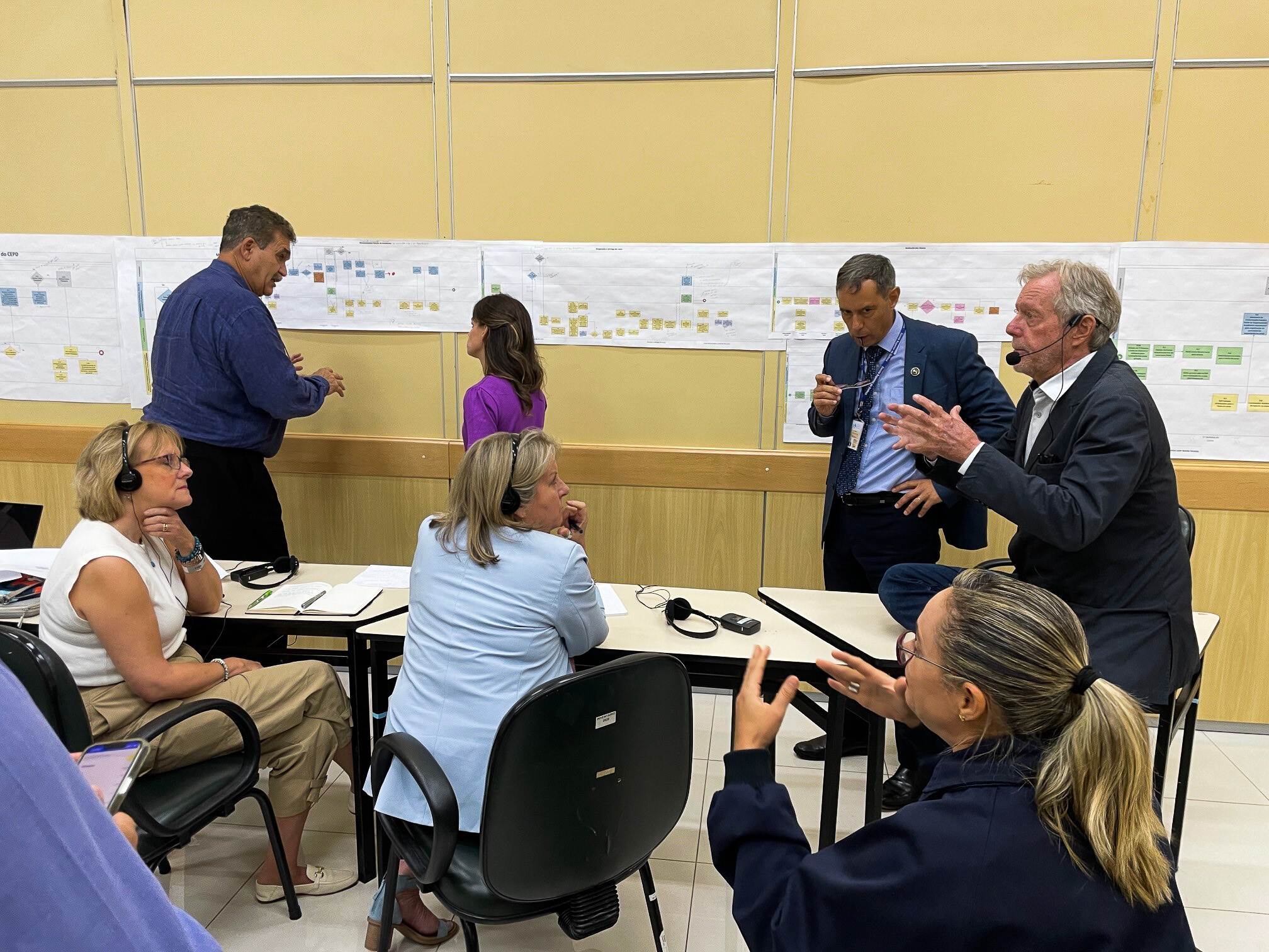 picture of advising in field